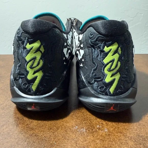 Nike Jordan Zion 3 Kids Sz 5.5 Basketball Sneakers black and white tennis shoes - Picture 2 of 11